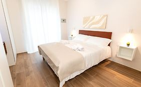 Amendola - Elegant Suite Apartment